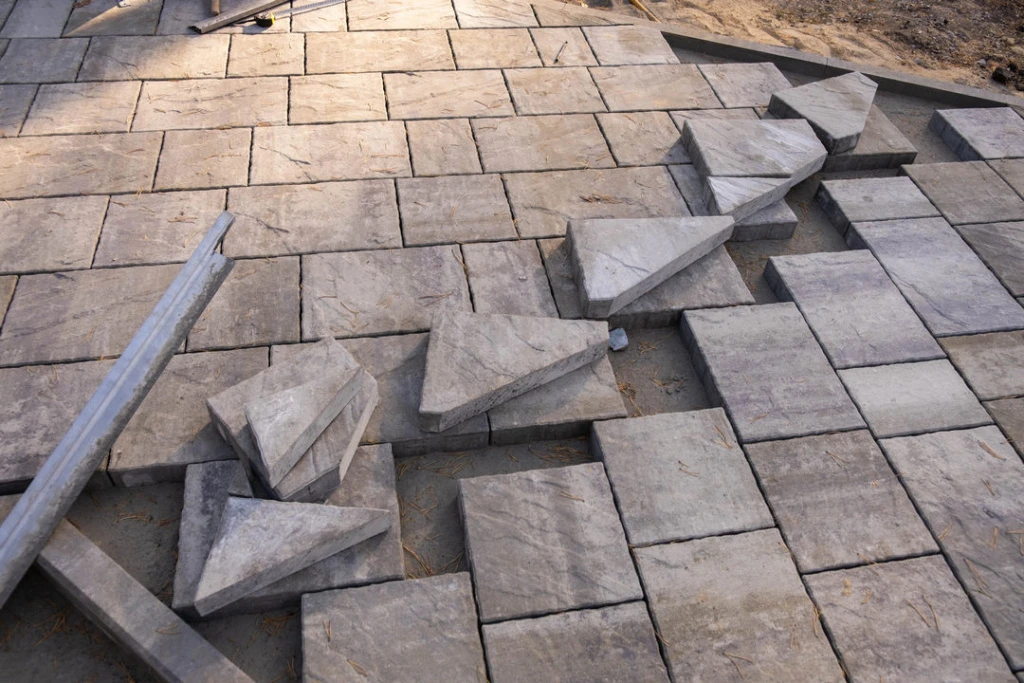 ukladka-trotuarnoy-plity (2).jpg