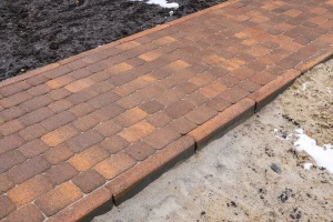 Купить бордюры БРШ.50.20.8 гранит листопад (красн,корич,жел) - Осень от производителя - «Поревит»